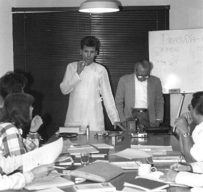 Introducing Narendra Desai at Matrix vedic astrology seminar 1987